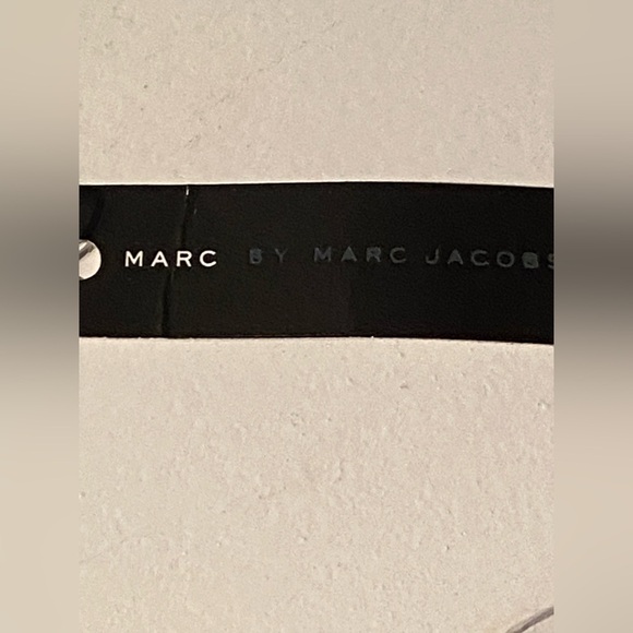 Marc Jacob’s Silicone Vibrant Green Braided Bracelet NWT - Picture 4 of 4